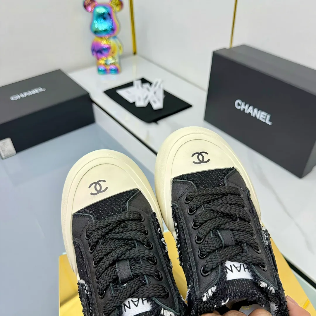 👟👟Ex-factory price 620👟👟 Chanel bread shoes ~ original calfskin panda shoes Chanel 25C latest hot style panda black and white sports shoes casual sneakers Xiaoxiang hot item classic black and white panda color coco girls must pay Fabric: original custom mixed sheepskin lining: original imported breathable mesh lining outsole: Original molded rubber + TPU combination Size: Women's 35-41 Buy now👉
